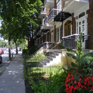 Acheter une maison de ville à Montréal : quel budget prévoir?