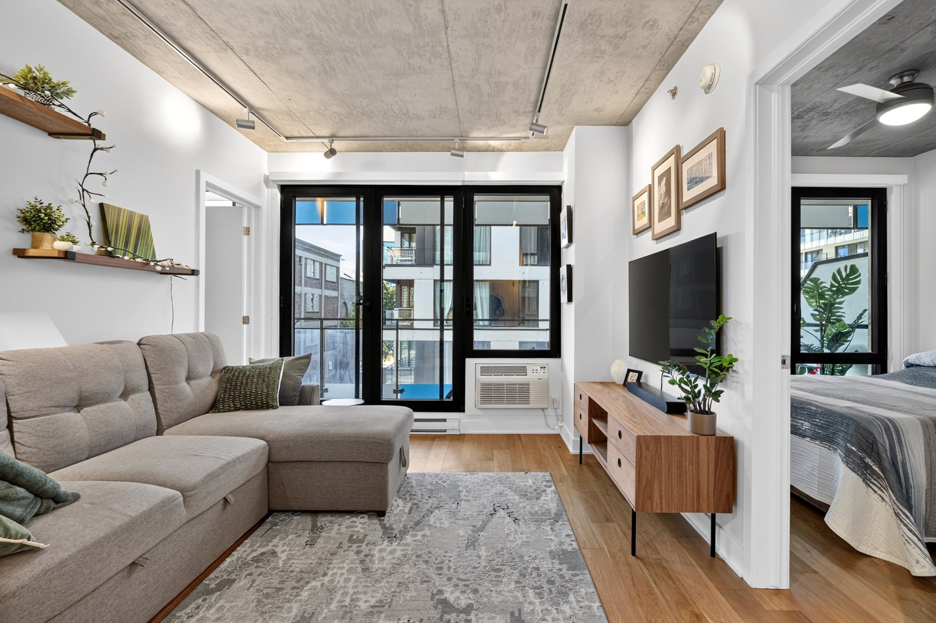 Living room, condo for sale in Sud-Ouest